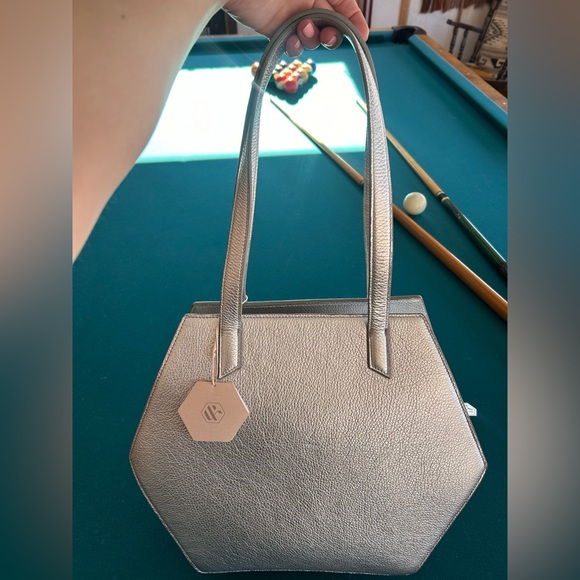 Bee & Kin Hero Tote Silver - Picture 3 of 5